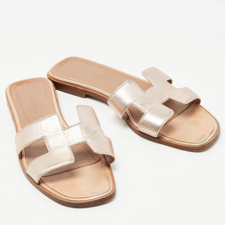 Pre Owned Hermes Metallic Gold Leather Oran Sandals Size 39