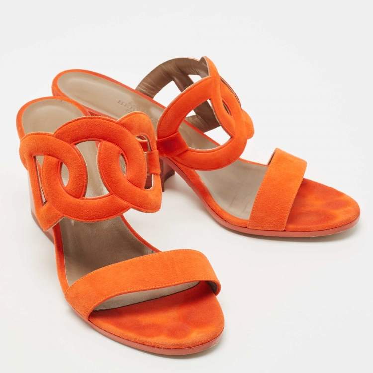 مملوكة مسبقًا Hermes Orange Suede Peace Block Heel Sandals Size 38