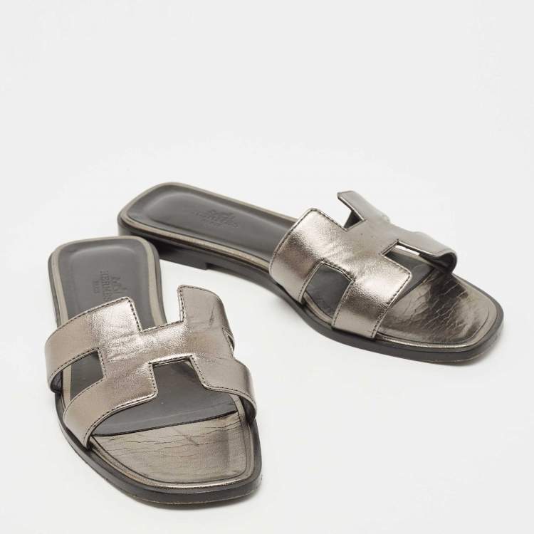 Pre Owned Hermes Metallic Bronze  Leather Oran Slide Flats Size 37