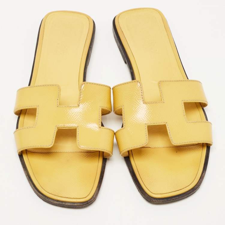 Pre Owned Hermes Yellow Patent Leather Oran Sandals Size 38