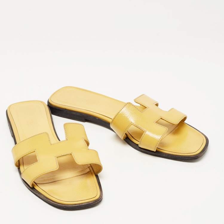 Pre Owned Hermes Yellow Patent Leather Oran Sandals Size 38