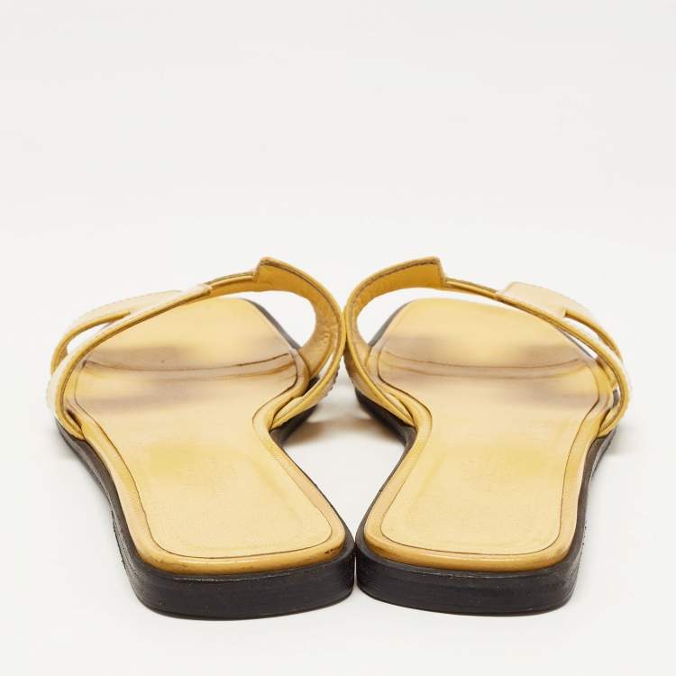 Pre Owned Hermes Yellow Patent Leather Oran Sandals Size 38