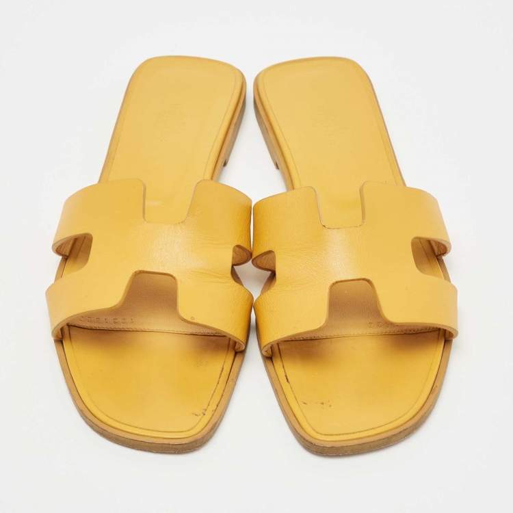 Pre Owned Hermes Yellow Leather Oran Flat Slides Size 39.5