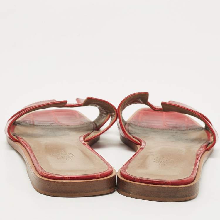 Pre Owned Hermes Dark Red Croc Embossed Leather Oran Flat Slides Size 39