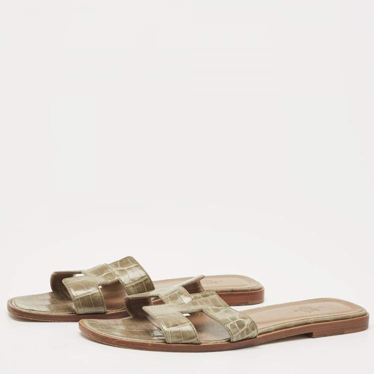 Pre Owned Hermes Green Crocodile Leather Oran Flat Slides Size 39