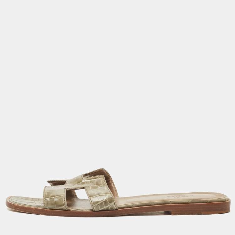 Pre Owned Hermes Green Crocodile Leather Oran Flat Slides Size 39