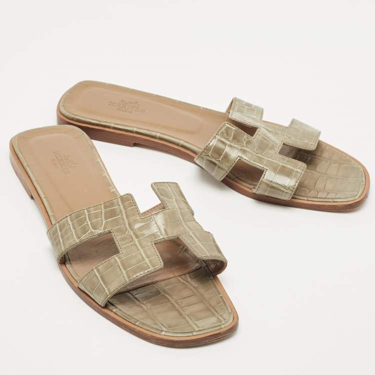Pre Owned Hermes Green Crocodile Leather Oran Flat Slides Size 39
