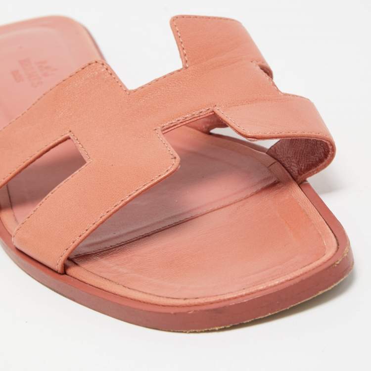 Pre Owned Hermes Coral Leather Oran Flat Sandals Size 40
