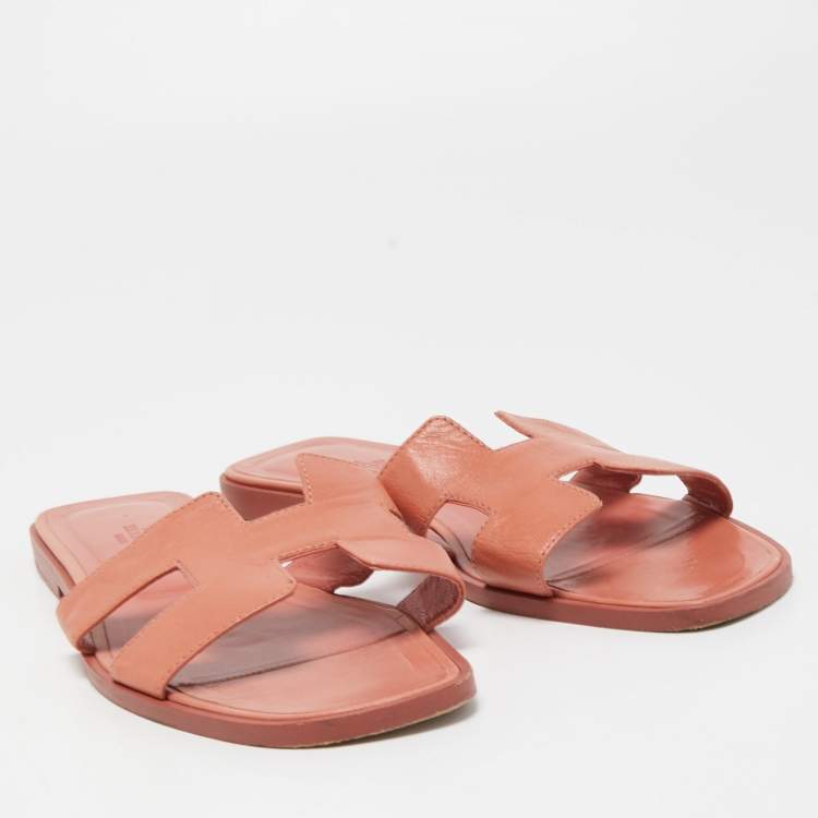 Pre Owned Hermes Coral Leather Oran Flat Sandals Size 40