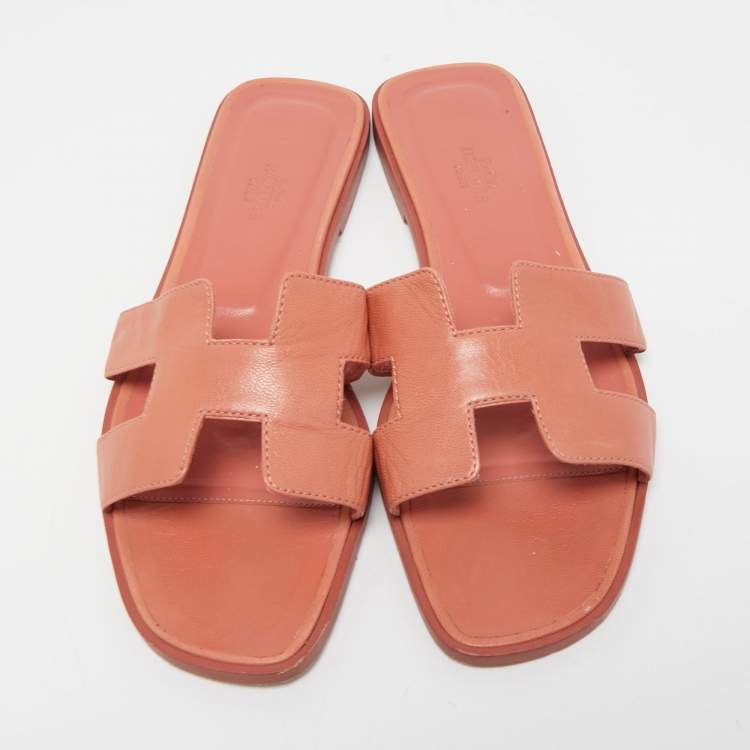 Pre Owned Hermes Coral Leather Oran Flat Sandals Size 40