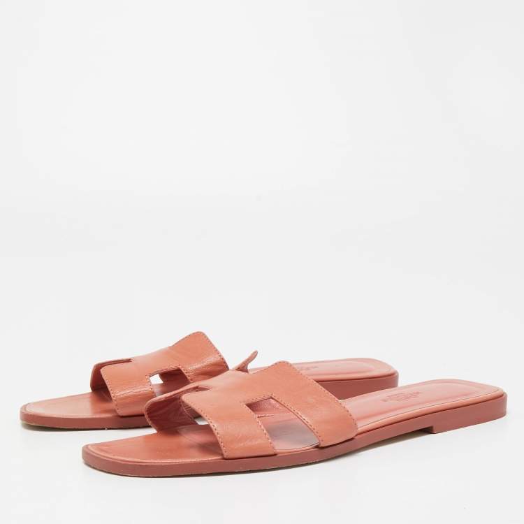 Pre Owned Hermes Coral Leather Oran Flat Sandals Size 40