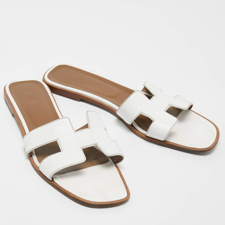 Pre Owned Hermes White Leather Oran Flat Slides Size 41.5