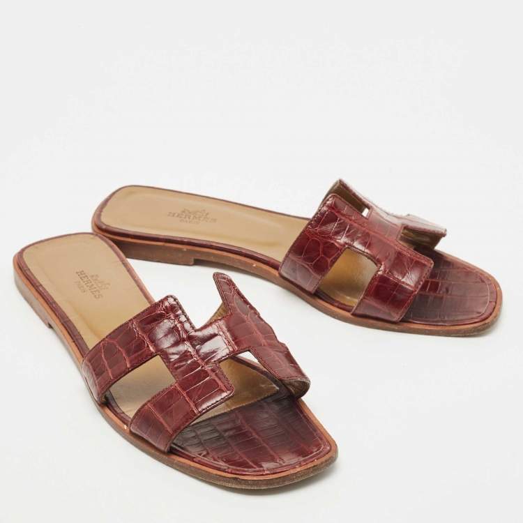 Pre Owned Hermes Burgundy Crocodile Leather Oran Flat Slides Size 38