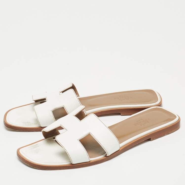 Pre Owned Hermes White Leather Oran Flat Slides Size 38