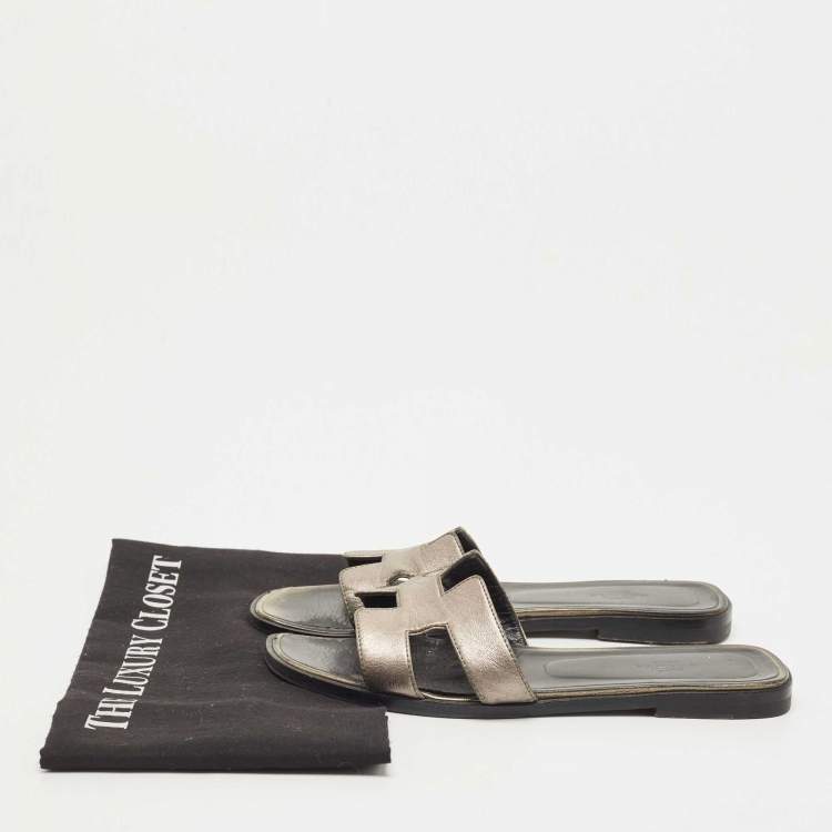 Pre Owned Hermes Metallic Leather Oran Flat Slides Size 38.5 