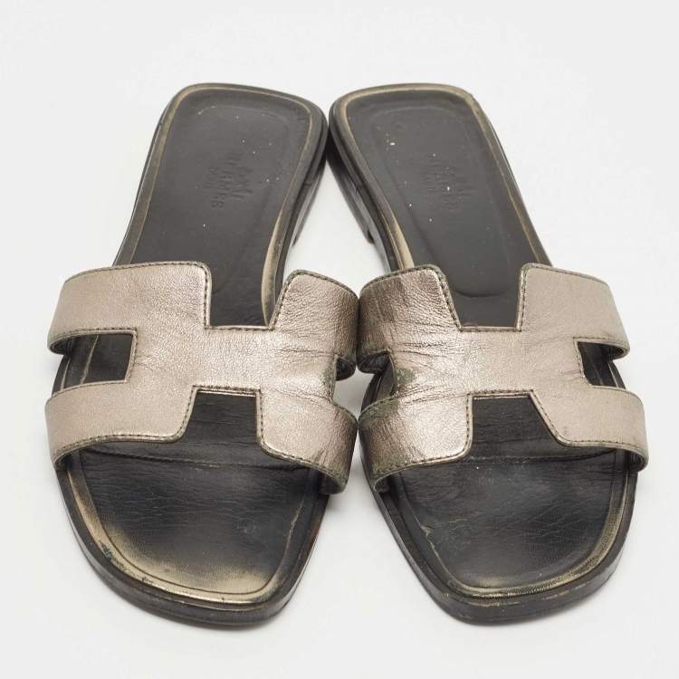 Pre Owned Hermes Metallic Leather Oran Flat Slides Size 38.5 