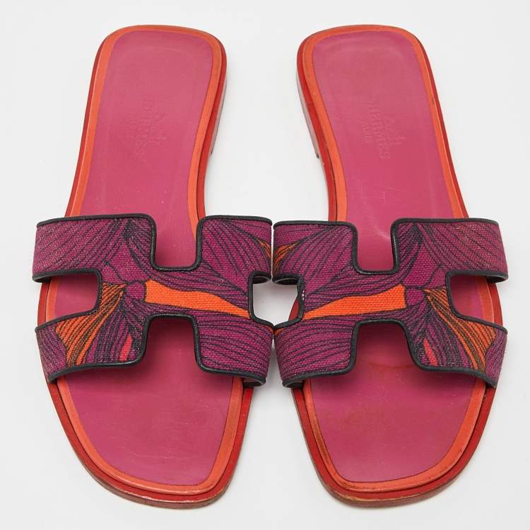 مملوكة مسبقًا Hermes Pink Printed Canvas Oran Slide Sandals Size 35