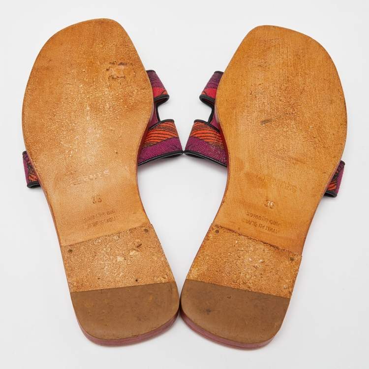مملوكة مس بقًا Hermes Pink Printed Canvas Oran Slide Sandals Size 35