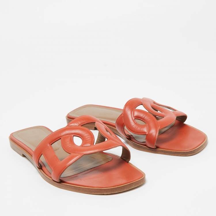 مملوكة مسبقًا Hermes Orange Leather Omaha Flat Slides Size 39