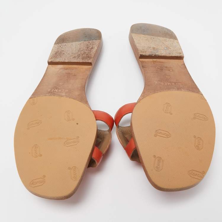 مملوكة مسبقًا Hermes Orange Leather Omaha Flat Slides Size 39