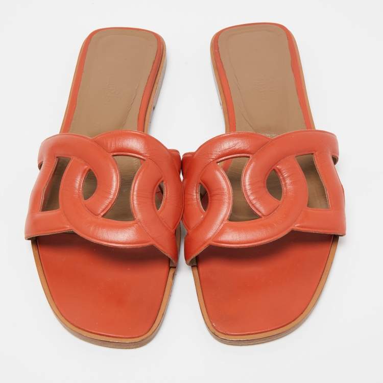 مملوكة مسبقًا Hermes Orange Leather Omaha Flat Slides Size 39