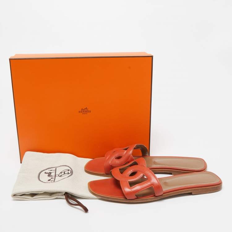 مملوكة مسبقًا Hermes Orange Leather Omaha Flat Slides Size 39