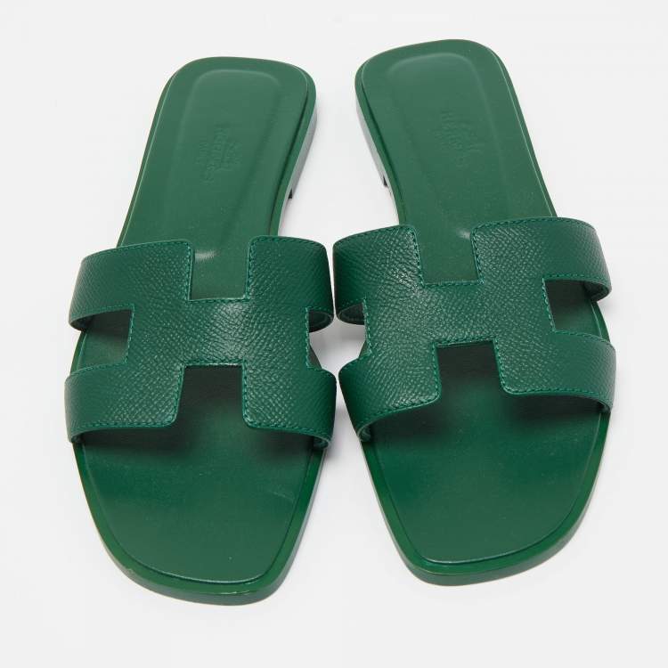 Pre Owned Hermes Green Leather Oran Sandals Size 36.5