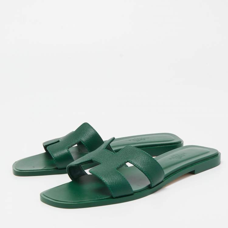 Pre Owned Hermes Green Leather Oran Sandals Size 36.5