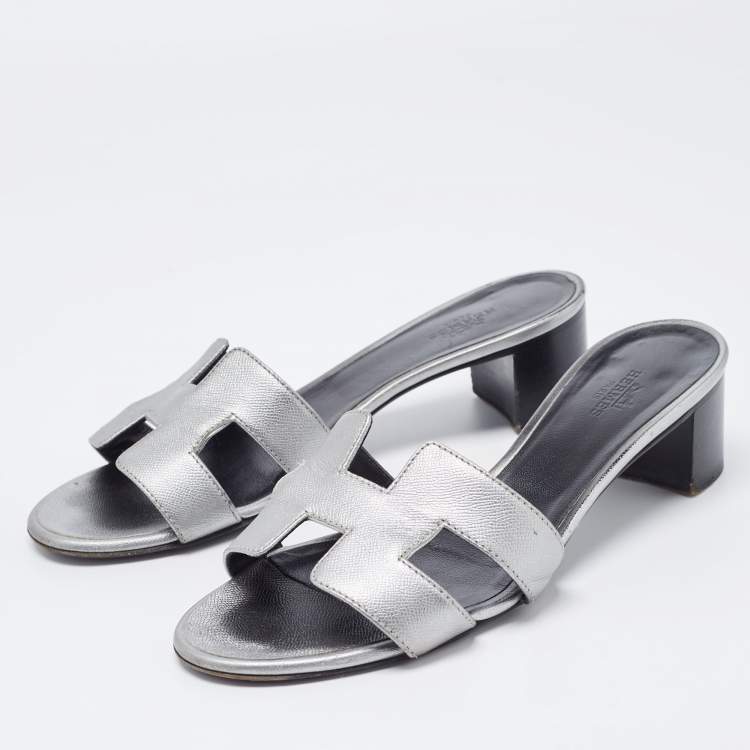 Pre Owned Hermes Sliver Leather Oasis Block Heel Slide Sandals Size 37