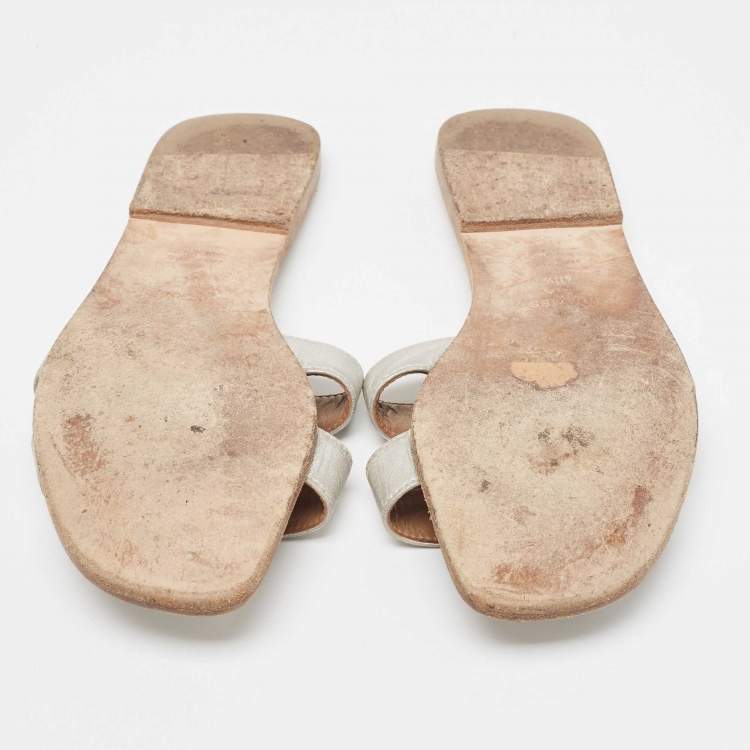 Pre Owned Hermes Silver Leather Oran Flat Slides Size 40.5