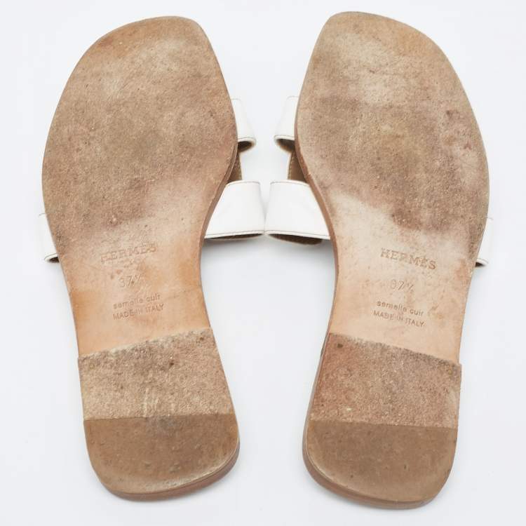 مملوكة مسبقًا Hermes White Leather Oran Flat Slides Size 37.5
