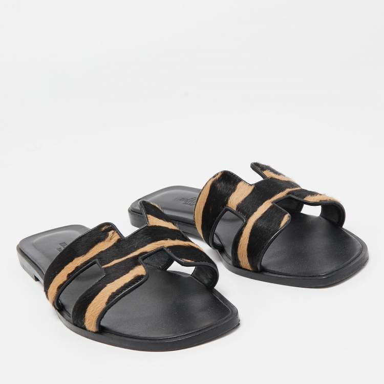 Pre Owned Hermes Two Tone Calf Hair Oran Flat Slides Size 37