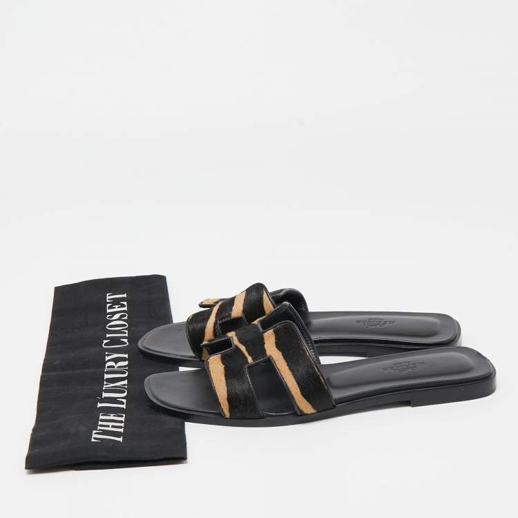 Pre Owned Hermes Two Tone Calf Hair Oran Flat Slides Size 37