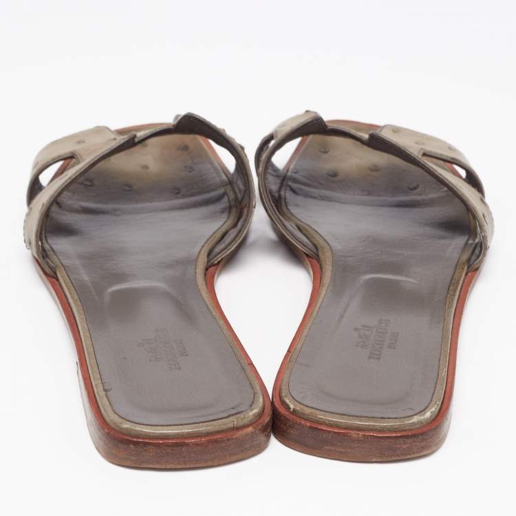 Pre Owned Hermes Green Ostrich Leather Oran Sandals Size 40.5