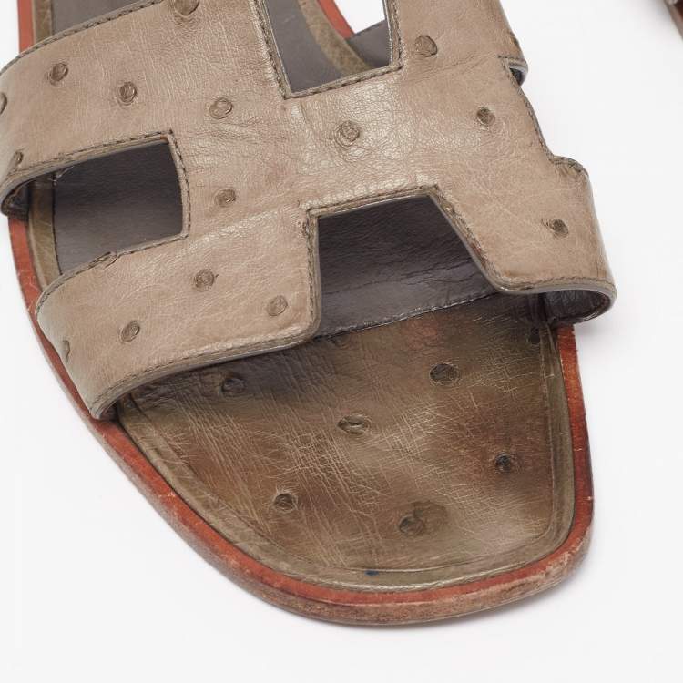 Pre Owned Hermes Green Ostrich Leather Oran Sandals Size 40.5