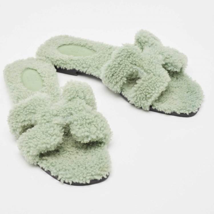Pre Owned Hermes Green Fur Oran Flat Slides Size 39