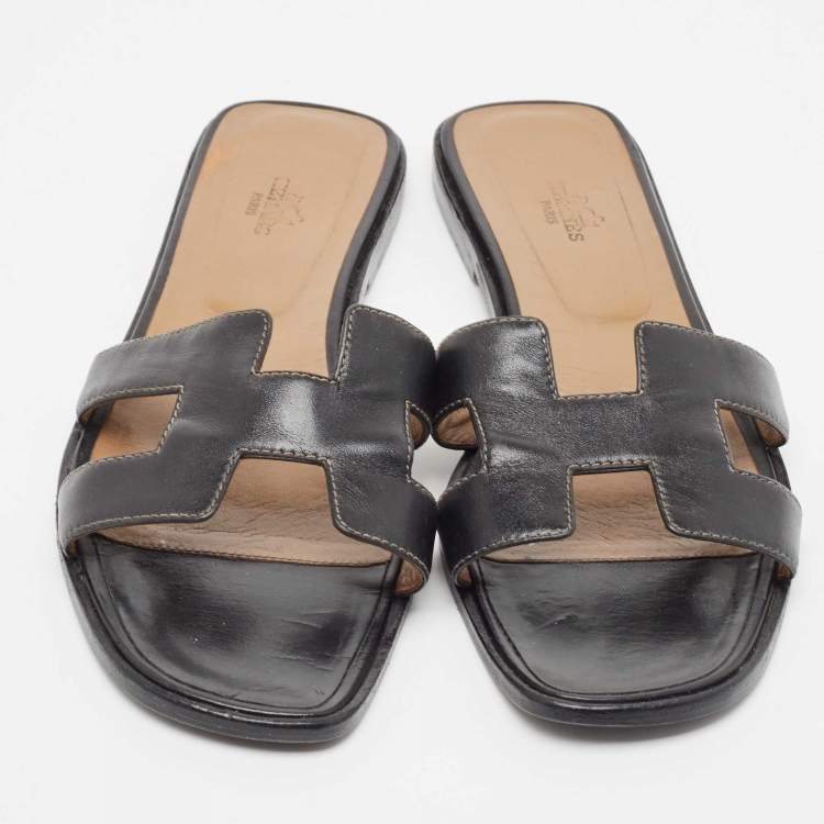 Pre Owned Hermes Black Leather Oran Flat Slides Size 40.5