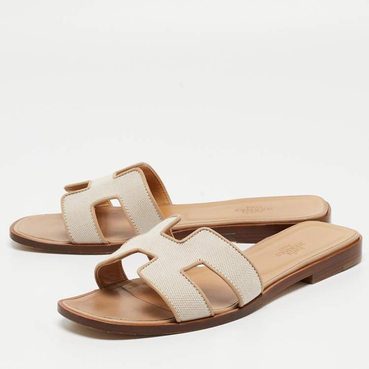Pre Owned Hermes Two Tone Canvas Oran Flat Slides Size 37.5