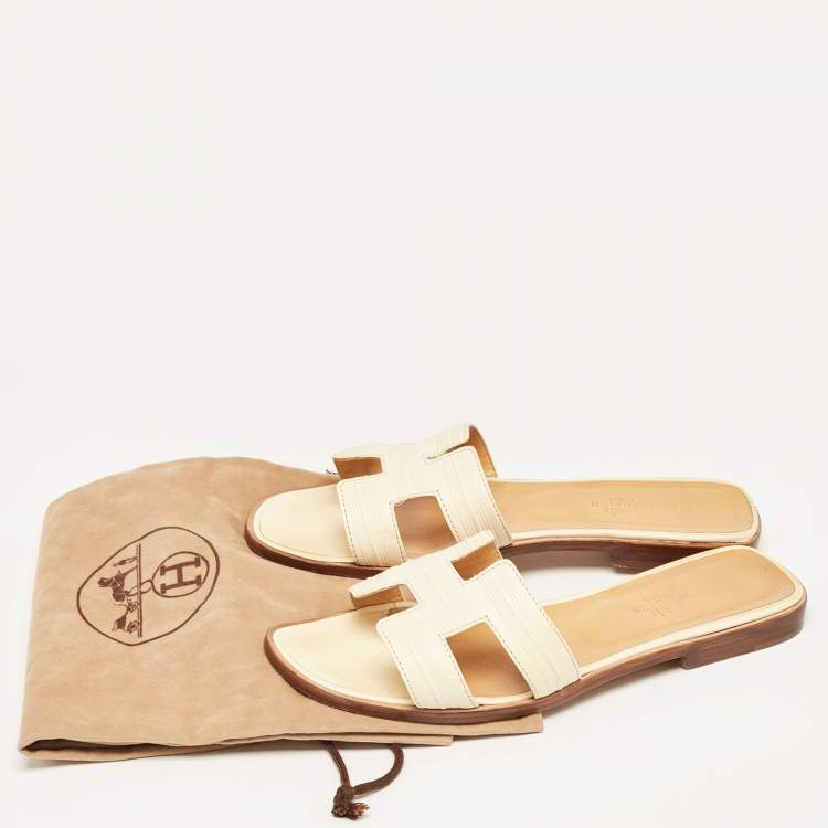 Pre Owned Hermes Cream Leather Oran Flat Slides Size 37.5