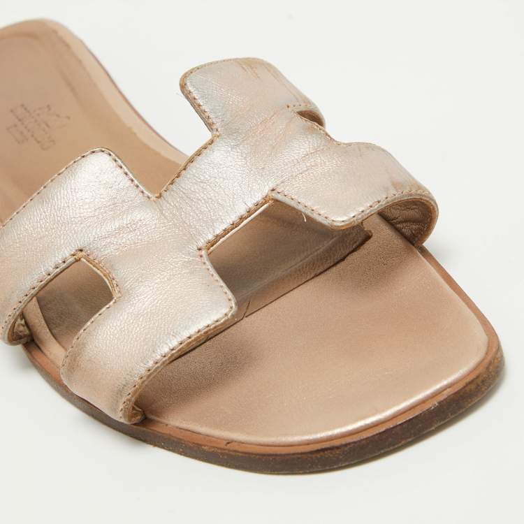 Pre Owned Hermes Metallic Gold Leather Oran Flat Slides Size 39