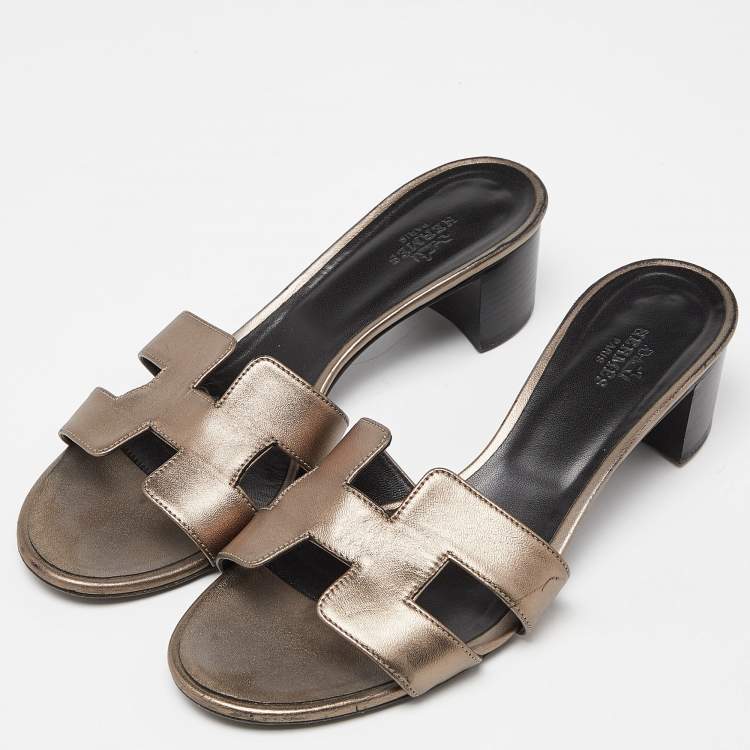مملوكة مسبقًا Hermes Metallic Leather Oasis Slide Sandals Size 38