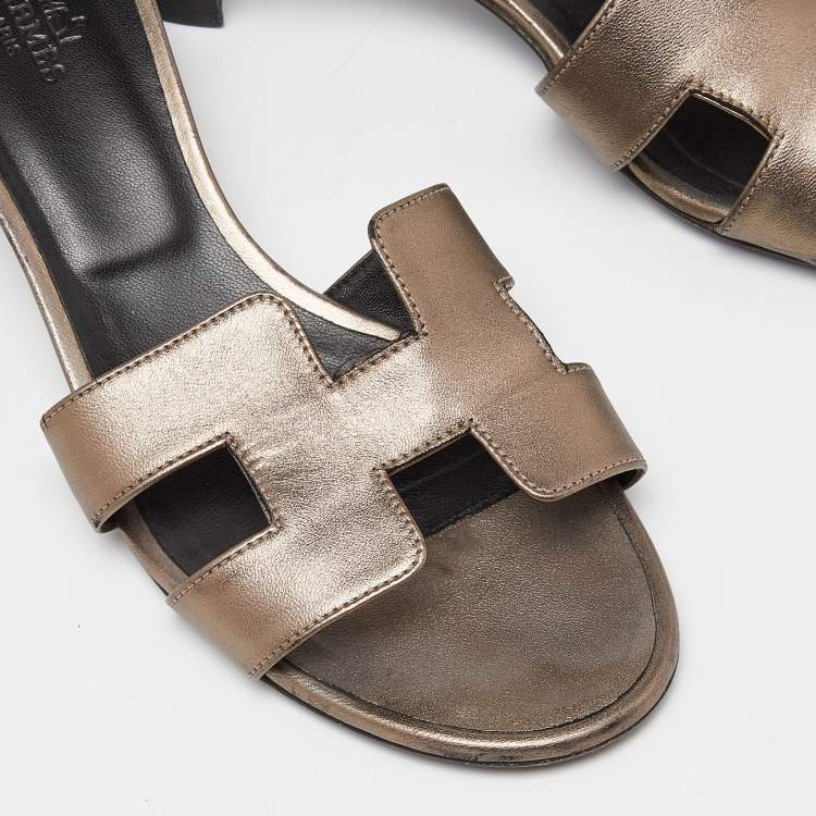 مملوكة مسبقًا Hermes Metallic Leather Oasis Slide Sandals Size 38
