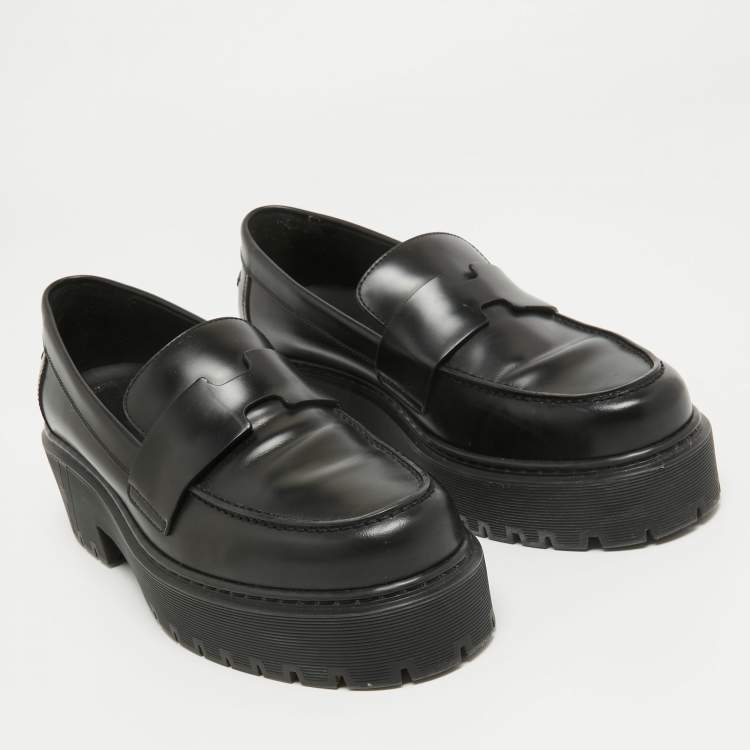 Pre Owned Hermes Black Glazed Leather Hitch Loafers Size 38.5