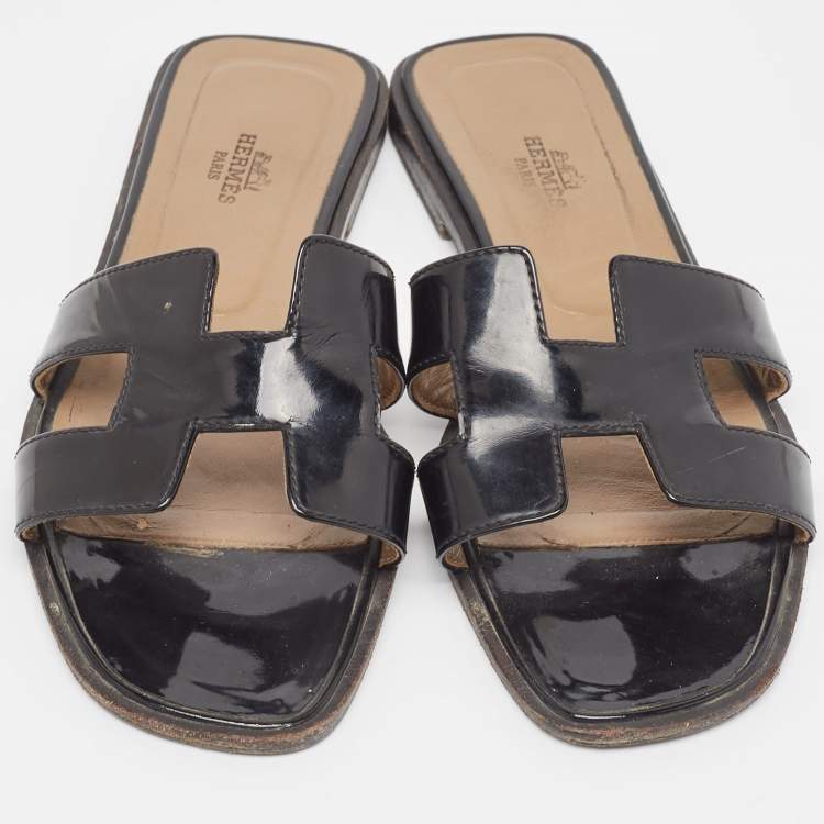 Pre Owned Hermes Black Patent Oran Flat Slides Size 38