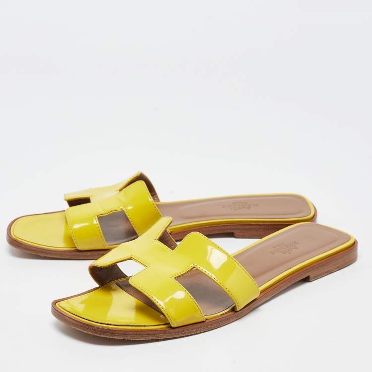 Pre Owned Hermes Yellow Patent Oran Flat Slides Size 38 
