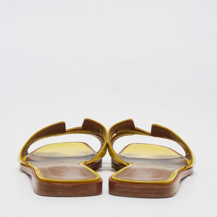 Pre Owned Hermes Yellow Patent Oran Flat Slides Size 38 