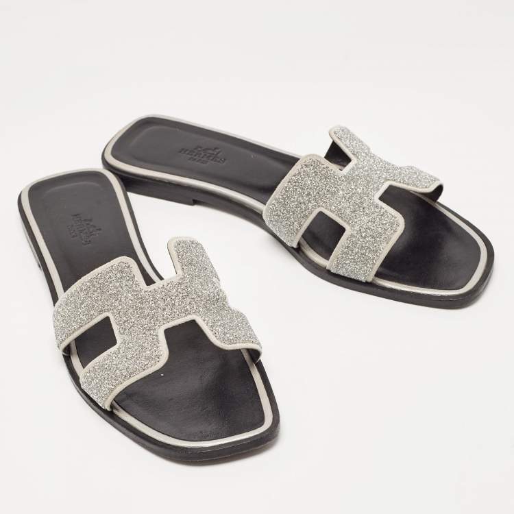 Pre Owned Hermes Silver Suede and Glitter Opne Toe Flat Oran Slides Size 38.5