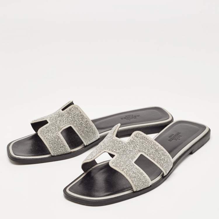 Pre Owned Hermes Silver Suede and Glitter Opne Toe Flat Oran Slides Size 38.5