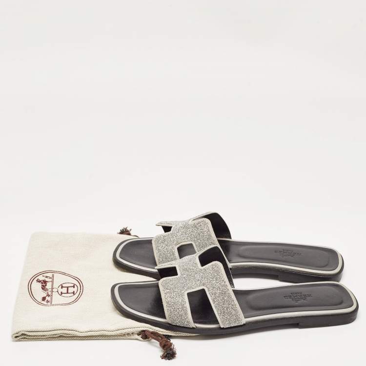 Pre Owned Hermes Silver Suede and Glitter Opne Toe Flat Oran Slides Size 38.5