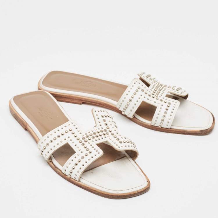 Pre Owned Hermes White Leather Studded  Oran Flat Slides Size 39  